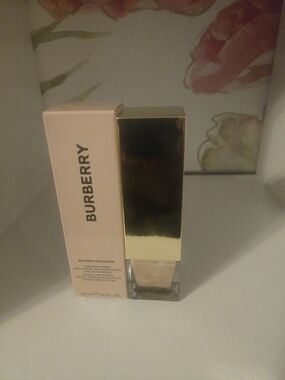 Burberry Beyond Radiance Primer with Gold Top